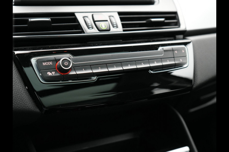 BMW 2 Serie Active Tourer 218i High Executive 136pk Dealer O.H. | Panodak | Voorstoelen Verwarmd | Keyless | LED Koplampen | Cruise Control | Navigatie |