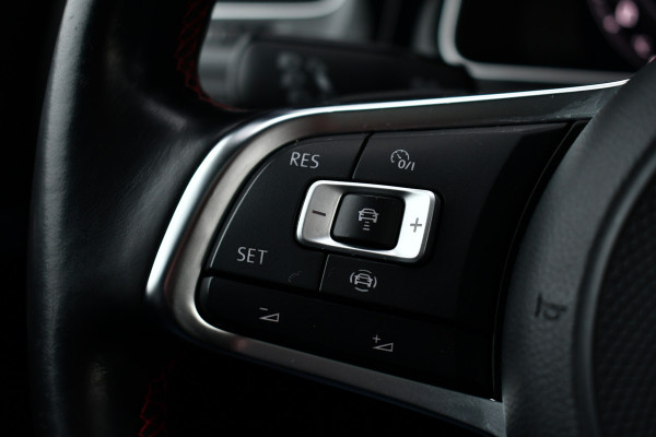 Volkswagen Golf 2.0 TSI GTI Performance Pano ACC 19inch Keyless Alcantara