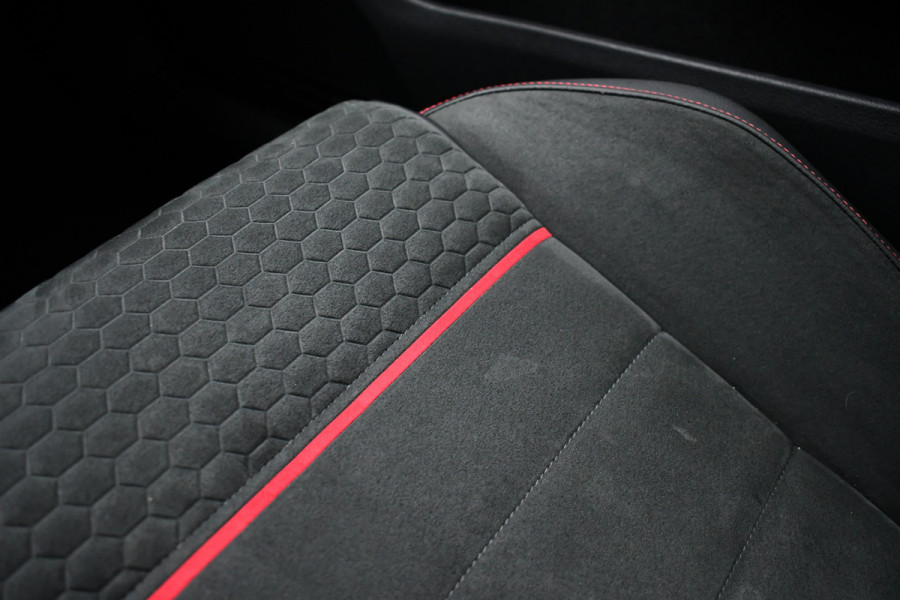 Volkswagen Golf 2.0 TSI GTI Performance Pano ACC 19inch Keyless Alcantara