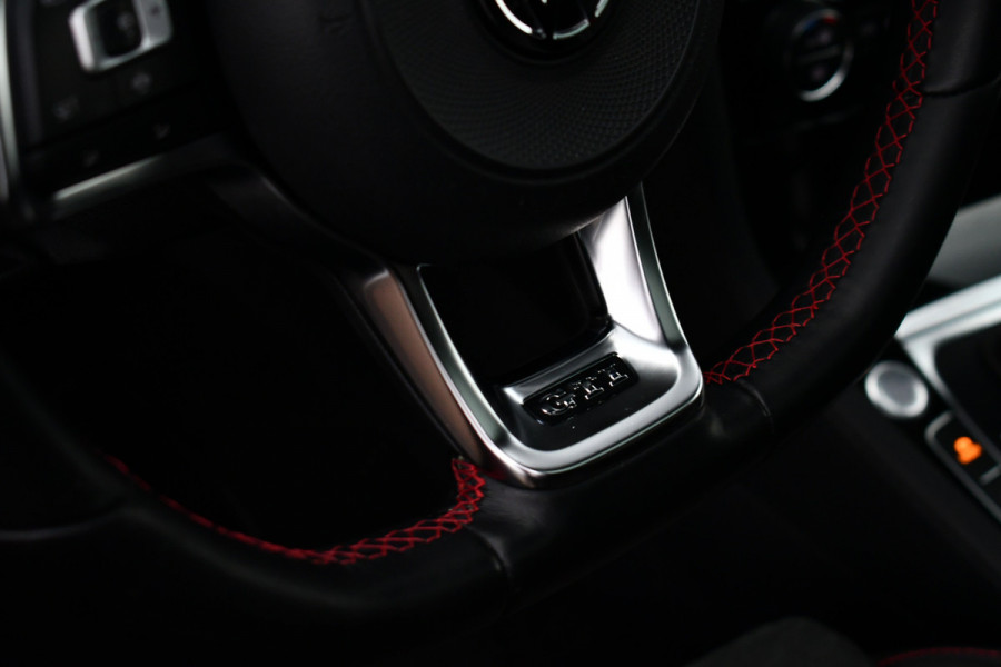 Volkswagen Golf 2.0 TSI GTI Performance Pano ACC 19inch Keyless Alcantara