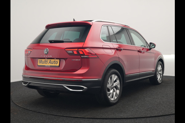 Volkswagen Tiguan 1.4 TSI eHybrid Elegance Plug In Hybrid 245pk Dealer O.H. PHEV | Trekhaak Af Fabriek | Panodak | Head Up | Adaptive Cruise | 360 Camera | Alcantara Stoelen Massage & Verwarmd | IQ Light | Sfeerverlichting | Stuur Verwarmd | Apple Carplay |