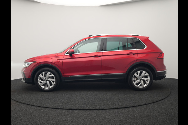 Volkswagen Tiguan 1.4 TSI eHybrid Elegance Plug In Hybrid 245pk Dealer O.H. PHEV | Trekhaak Af Fabriek | Panodak | Head Up | Adaptive Cruise | 360 Camera | Alcantara Stoelen Massage & Verwarmd | IQ Light | Sfeerverlichting | Stuur Verwarmd | Apple Carplay |