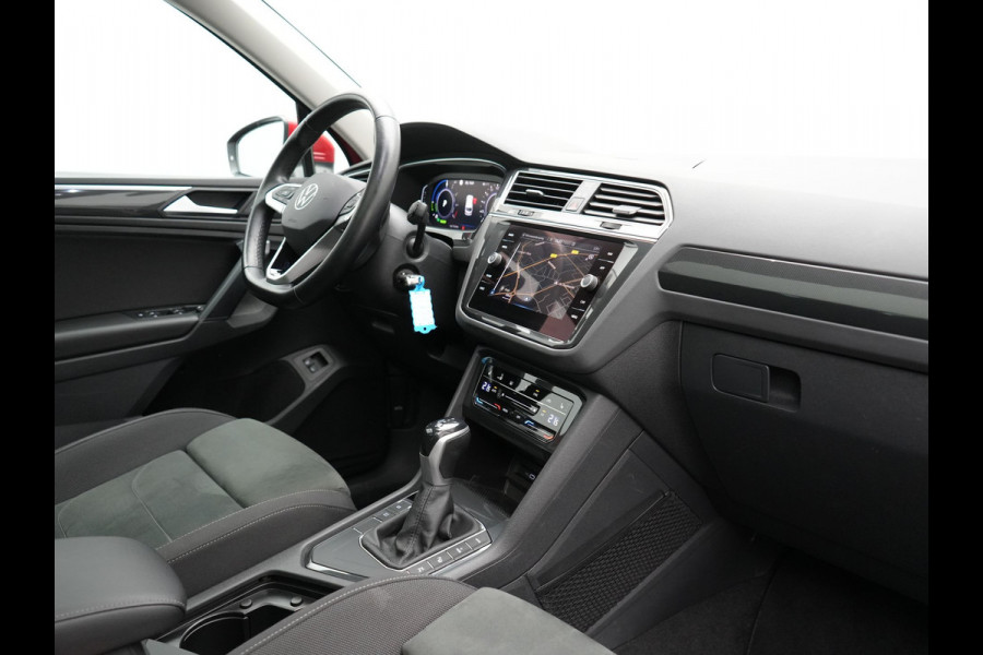 Volkswagen Tiguan 1.4 TSI eHybrid Elegance Plug In Hybrid 245pk Dealer O.H. PHEV | Trekhaak Af Fabriek | Panodak | Head Up | Adaptive Cruise | 360 Camera | Alcantara Stoelen Massage & Verwarmd | IQ Light | Sfeerverlichting | Stuur Verwarmd | Apple Carplay |