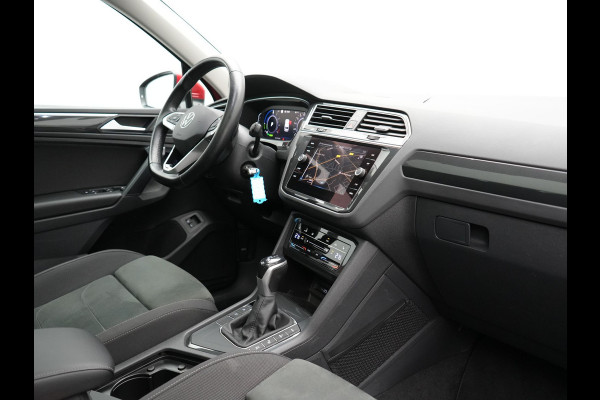 Volkswagen Tiguan 1.4 TSI eHybrid Elegance Plug In Hybrid 245pk Dealer O.H. PHEV | Trekhaak Af Fabriek | Panodak | Head Up | Adaptive Cruise | 360 Camera | Alcantara Stoelen Massage & Verwarmd | IQ Light | Sfeerverlichting | Stuur Verwarmd | Apple Carplay |