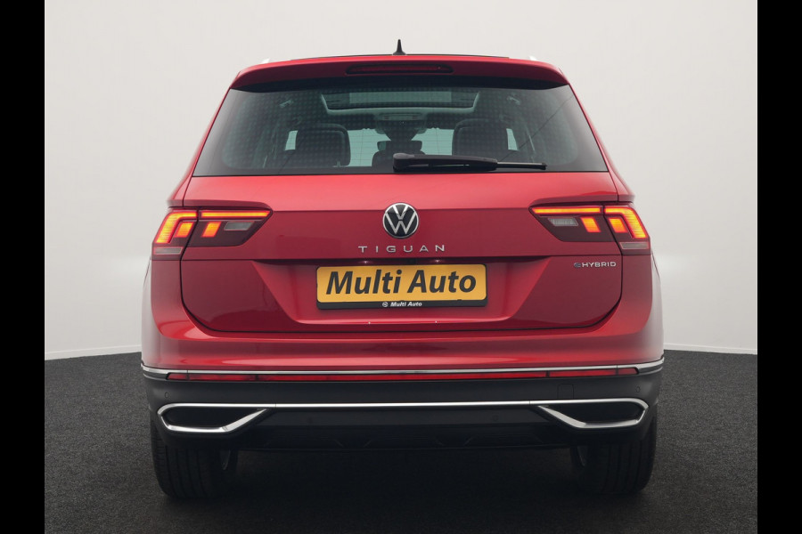 Volkswagen Tiguan 1.4 TSI eHybrid Elegance Plug In Hybrid 245pk Dealer O.H. PHEV | Trekhaak Af Fabriek | Panodak | Head Up | Adaptive Cruise | 360 Camera | Alcantara Stoelen Massage & Verwarmd | IQ Light | Sfeerverlichting | Stuur Verwarmd | Apple Carplay |