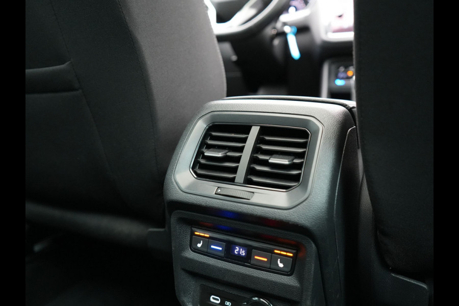 Volkswagen Tiguan 1.4 TSI eHybrid Elegance Plug In Hybrid 245pk Dealer O.H. PHEV | Trekhaak Af Fabriek | Panodak | Head Up | Adaptive Cruise | 360 Camera | Alcantara Stoelen Massage & Verwarmd | IQ Light | Sfeerverlichting | Stuur Verwarmd | Apple Carplay |