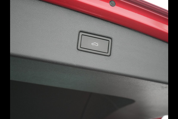 Volkswagen Tiguan 1.4 TSI eHybrid Elegance Plug In Hybrid 245pk Dealer O.H. PHEV | Trekhaak Af Fabriek | Panodak | Head Up | Adaptive Cruise | 360 Camera | Alcantara Stoelen Massage & Verwarmd | IQ Light | Sfeerverlichting | Stuur Verwarmd | Apple Carplay |