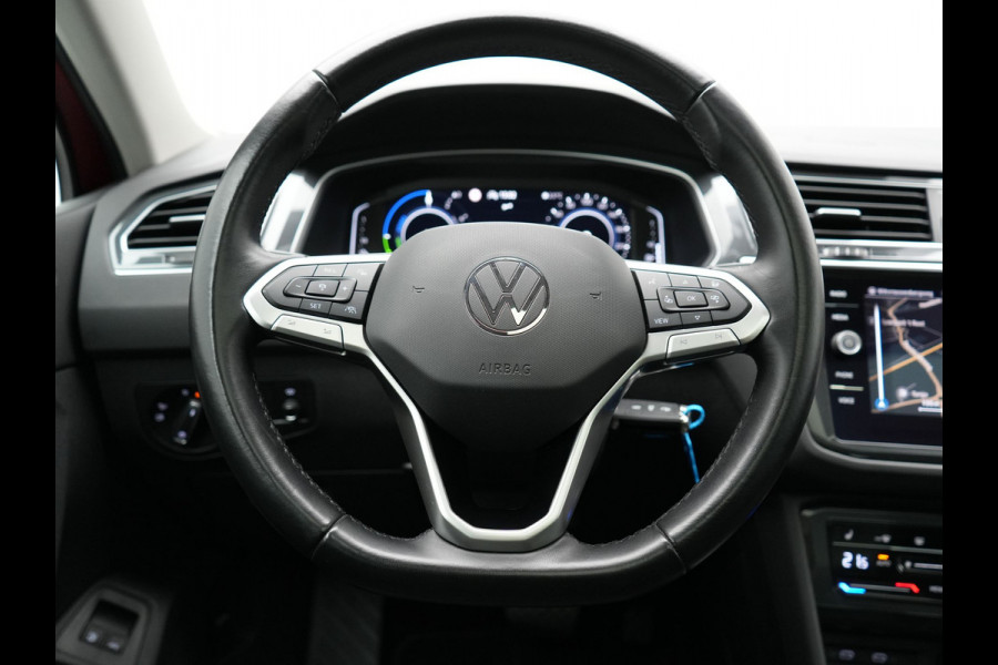 Volkswagen Tiguan 1.4 TSI eHybrid Elegance Plug In Hybrid 245pk Dealer O.H. PHEV | Trekhaak Af Fabriek | Panodak | Head Up | Adaptive Cruise | 360 Camera | Alcantara Stoelen Massage & Verwarmd | IQ Light | Sfeerverlichting | Stuur Verwarmd | Apple Carplay |