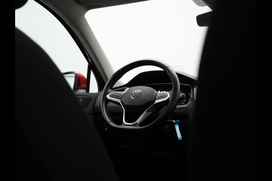 Volkswagen Tiguan 1.4 TSI eHybrid Elegance Plug In Hybrid 245pk Dealer O.H. PHEV | Trekhaak Af Fabriek | Panodak | Head Up | Adaptive Cruise | 360 Camera | Alcantara Stoelen Massage & Verwarmd | IQ Light | Sfeerverlichting | Stuur Verwarmd | Apple Carplay |