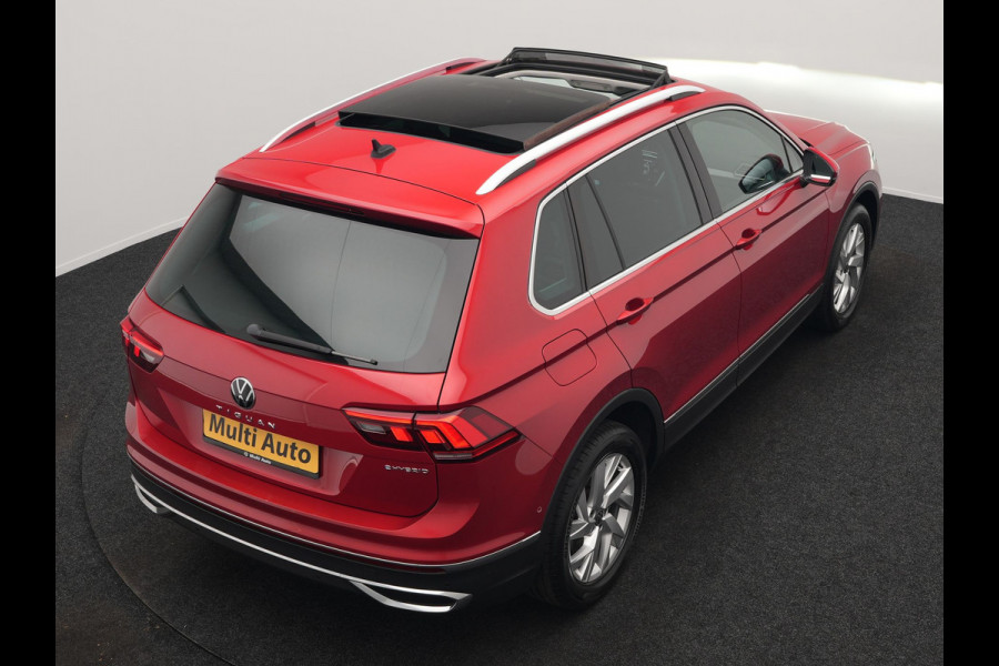 Volkswagen Tiguan 1.4 TSI eHybrid Elegance Plug In Hybrid 245pk Dealer O.H. PHEV | Trekhaak Af Fabriek | Panodak | Head Up | Adaptive Cruise | 360 Camera | Alcantara Stoelen Massage & Verwarmd | IQ Light | Sfeerverlichting | Stuur Verwarmd | Apple Carplay |