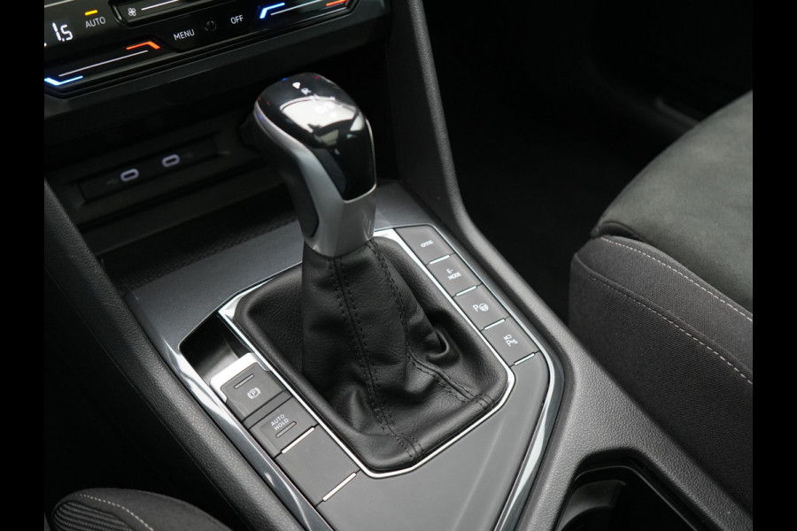 Volkswagen Tiguan 1.4 TSI eHybrid Elegance Plug In Hybrid 245pk Dealer O.H. PHEV | Trekhaak Af Fabriek | Panodak | Head Up | Adaptive Cruise | 360 Camera | Alcantara Stoelen Massage & Verwarmd | IQ Light | Sfeerverlichting | Stuur Verwarmd | Apple Carplay |