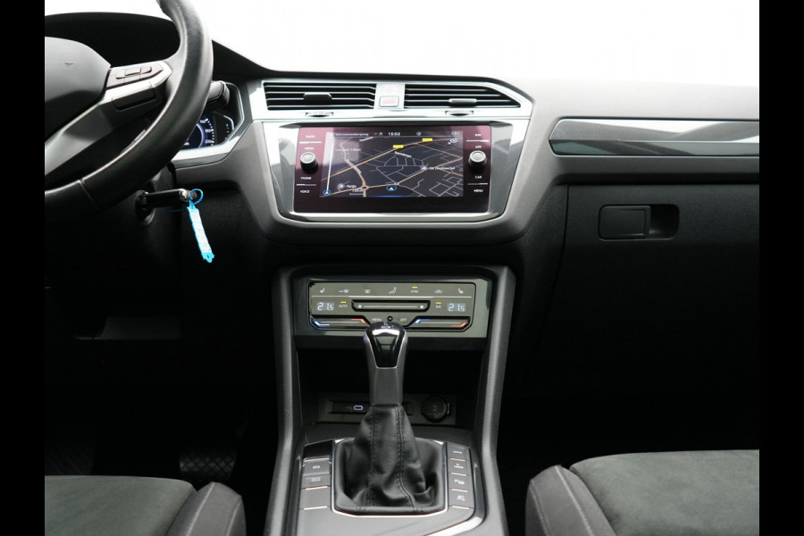 Volkswagen Tiguan 1.4 TSI eHybrid Elegance Plug In Hybrid 245pk Dealer O.H. PHEV | Trekhaak Af Fabriek | Panodak | Head Up | Adaptive Cruise | 360 Camera | Alcantara Stoelen Massage & Verwarmd | IQ Light | Sfeerverlichting | Stuur Verwarmd | Apple Carplay |