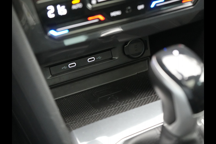 Volkswagen Tiguan 1.4 TSI eHybrid Elegance Plug In Hybrid 245pk Dealer O.H. PHEV | Trekhaak Af Fabriek | Panodak | Head Up | Adaptive Cruise | 360 Camera | Alcantara Stoelen Massage & Verwarmd | IQ Light | Sfeerverlichting | Stuur Verwarmd | Apple Carplay |