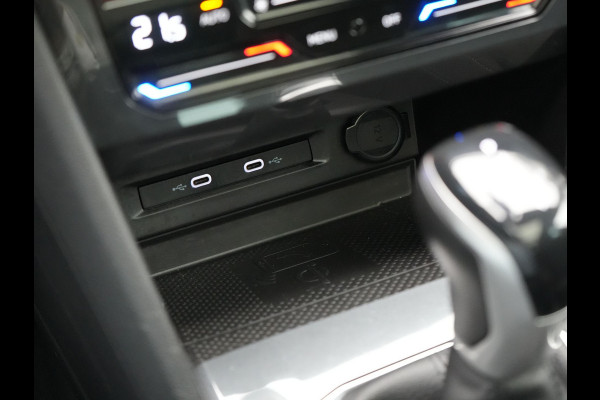 Volkswagen Tiguan 1.4 TSI eHybrid Elegance Plug In Hybrid 245pk Dealer O.H. PHEV | Trekhaak Af Fabriek | Panodak | Head Up | Adaptive Cruise | 360 Camera | Alcantara Stoelen Massage & Verwarmd | IQ Light | Sfeerverlichting | Stuur Verwarmd | Apple Carplay |