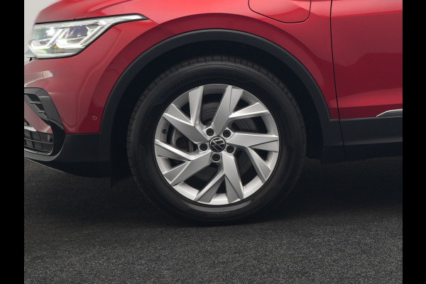 Volkswagen Tiguan 1.4 TSI eHybrid Elegance Plug In Hybrid 245pk Dealer O.H. PHEV | Trekhaak Af Fabriek | Panodak | Head Up | Adaptive Cruise | 360 Camera | Alcantara Stoelen Massage & Verwarmd | IQ Light | Sfeerverlichting | Stuur Verwarmd | Apple Carplay |