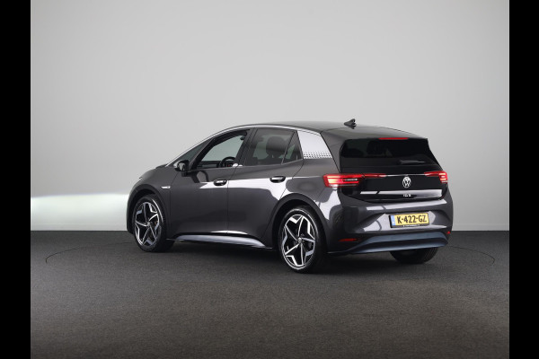 Volkswagen ID.3 First Plus 58 kWh 204 pk | Navigatie | Parkeersensoren | Achteruitrijcamera | Stoelverwarming | Apple Carplay/Android Auto | Matrix LED koplampen |