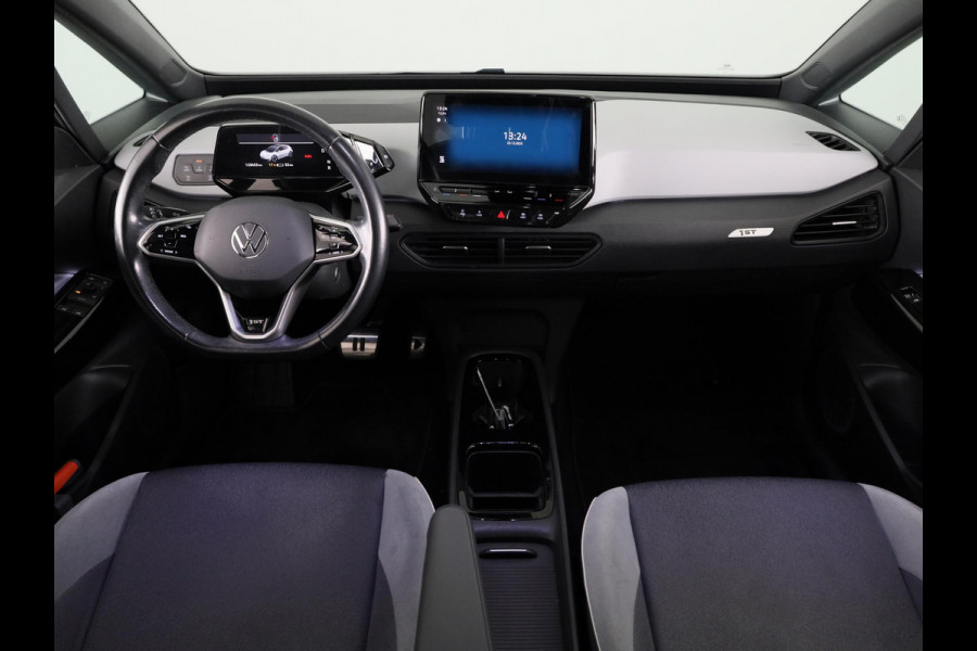 Volkswagen ID.3 First Plus 58 kWh 204 pk | Navigatie | Parkeersensoren | Achteruitrijcamera | Stoelverwarming | Apple Carplay/Android Auto | Matrix LED koplampen |