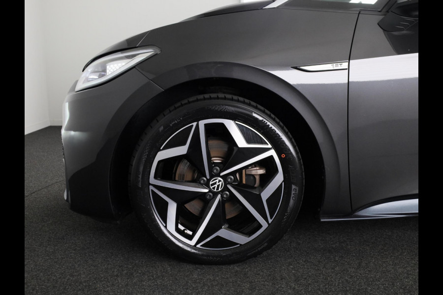 Volkswagen ID.3 First Plus 58 kWh 204 pk | Navigatie | Parkeersensoren | Achteruitrijcamera | Stoelverwarming | Apple Carplay/Android Auto | Matrix LED koplampen |