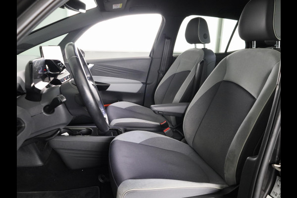 Volkswagen ID.3 First Plus 58 kWh 204 pk | Navigatie | Parkeersensoren | Achteruitrijcamera | Stoelverwarming | Apple Carplay/Android Auto | Matrix LED koplampen |