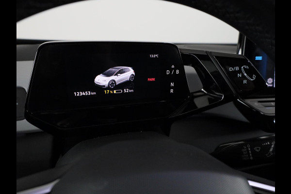 Volkswagen ID.3 First Plus 58 kWh 204 pk | Navigatie | Parkeersensoren | Achteruitrijcamera | Stoelverwarming | Apple Carplay/Android Auto | Matrix LED koplampen |