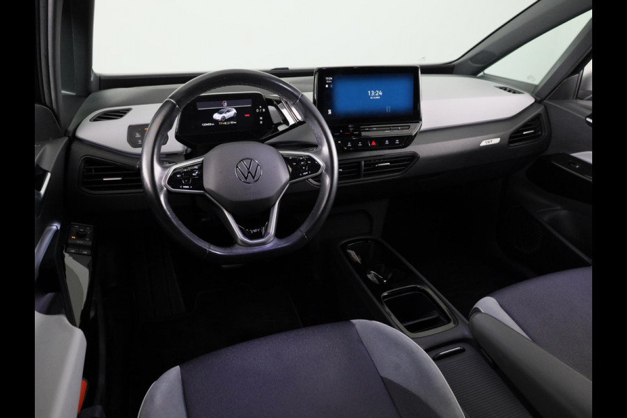 Volkswagen ID.3 First Plus 58 kWh 204 pk | Navigatie | Parkeersensoren | Achteruitrijcamera | Stoelverwarming | Apple Carplay/Android Auto | Matrix LED koplampen |