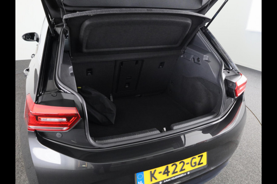 Volkswagen ID.3 First Plus 58 kWh 204 pk | Navigatie | Parkeersensoren | Achteruitrijcamera | Stoelverwarming | Apple Carplay/Android Auto | Matrix LED koplampen |