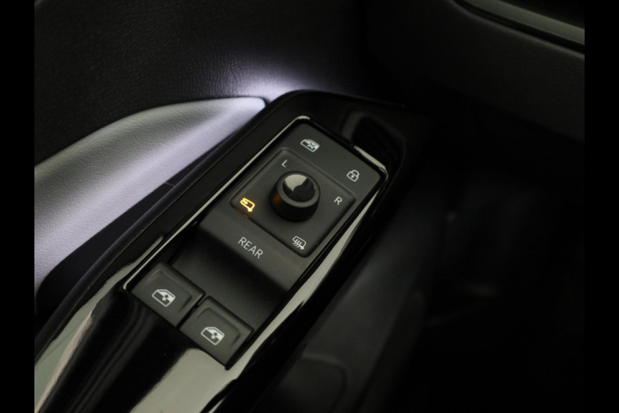 Volkswagen ID.3 First Plus 58 kWh 204 pk | Navigatie | Parkeersensoren | Achteruitrijcamera | Stoelverwarming | Apple Carplay/Android Auto | Matrix LED koplampen |