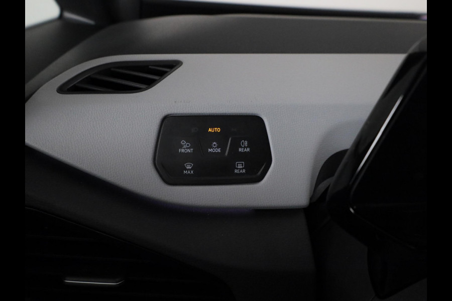 Volkswagen ID.3 First Plus 58 kWh 204 pk | Navigatie | Parkeersensoren | Achteruitrijcamera | Stoelverwarming | Apple Carplay/Android Auto | Matrix LED koplampen |