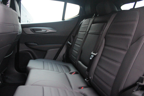 Alfa Romeo Tonale 1.3T PHEV 280PK VELOCE Q4 | PANORAMISCH SCHUIF / KANTELDAK | LEDEREN BEKLEDING | VOORSTOELEN / STUUR VERWARMD | VOORSTOELEN GEVENTILEERD | VOORSTOELEN ELEKTRISCH VERSTELBAAR | DRAADLOOS APPLE CARPLAY / ANDROID AUTO | 360° CAMERA | AUTOMATISCH DIMMENDE BUITENSPIEGELS | 20"INCH LICHTMETALEN VELGEN | ADAPTIVE CRUISE CONTROL | KEYLESS ENTRY / START | ELEKTRISCH BEDIENBARE ACHTERKLEP | DRAADLOZE TELEFOONLADER | AMBIENT LIGHTING | DONKERE HEMELBEKLEDING | SCHAKELFLIPPERS AAN HET STUUR | VERWARMDE RUITENSPROEIERS |