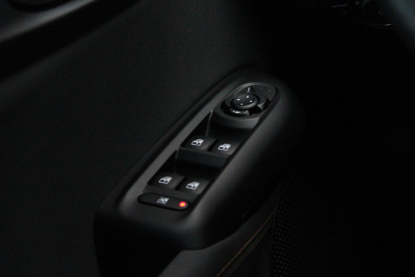 Alfa Romeo Tonale 1.3T PHEV 280PK VELOCE Q4 | PANORAMISCH SCHUIF / KANTELDAK | LEDEREN BEKLEDING | VOORSTOELEN / STUUR VERWARMD | VOORSTOELEN GEVENTILEERD | VOORSTOELEN ELEKTRISCH VERSTELBAAR | DRAADLOOS APPLE CARPLAY / ANDROID AUTO | 360° CAMERA | AUTOMATISCH DIMMENDE BUITENSPIEGELS | 20"INCH LICHTMETALEN VELGEN | ADAPTIVE CRUISE CONTROL | KEYLESS ENTRY / START | ELEKTRISCH BEDIENBARE ACHTERKLEP | DRAADLOZE TELEFOONLADER | AMBIENT LIGHTING | DONKERE HEMELBEKLEDING | SCHAKELFLIPPERS AAN HET STUUR | VERWARMDE RUITENSPROEIERS |