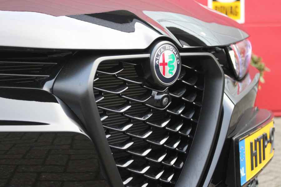 Alfa Romeo Tonale 1.3T PHEV 280PK VELOCE Q4 | PANORAMISCH SCHUIF / KANTELDAK | LEDEREN BEKLEDING | VOORSTOELEN / STUUR VERWARMD | VOORSTOELEN GEVENTILEERD | VOORSTOELEN ELEKTRISCH VERSTELBAAR | DRAADLOOS APPLE CARPLAY / ANDROID AUTO | 360° CAMERA | AUTOMATISCH DIMMENDE BUITENSPIEGELS | 20"INCH LICHTMETALEN VELGEN | ADAPTIVE CRUISE CONTROL | KEYLESS ENTRY / START | ELEKTRISCH BEDIENBARE ACHTERKLEP | DRAADLOZE TELEFOONLADER | AMBIENT LIGHTING | DONKERE HEMELBEKLEDING | SCHAKELFLIPPERS AAN HET STUUR | VERWARMDE RUITENSPROEIERS |