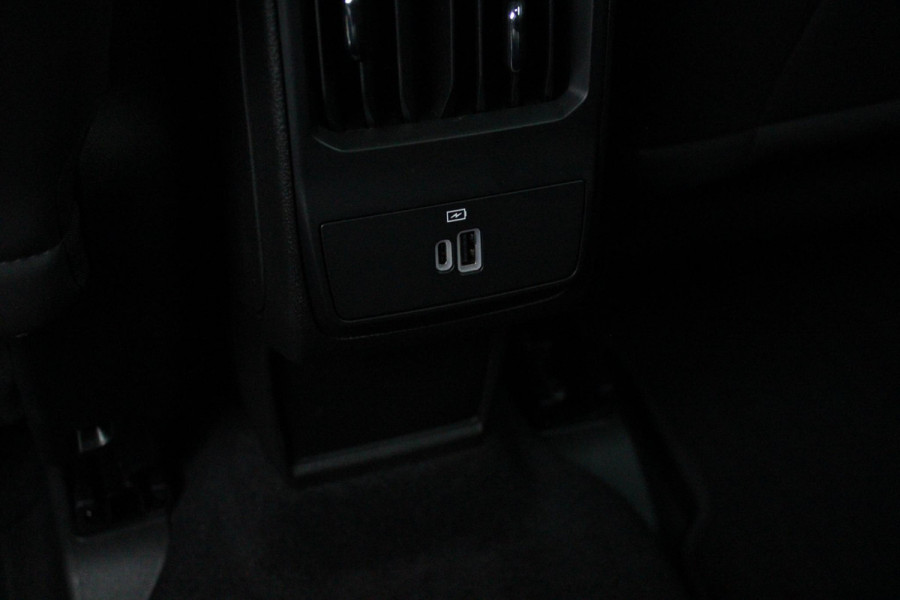 Alfa Romeo Tonale 1.3T PHEV 280PK VELOCE Q4 | PANORAMISCH SCHUIF / KANTELDAK | LEDEREN BEKLEDING | VOORSTOELEN / STUUR VERWARMD | VOORSTOELEN GEVENTILEERD | VOORSTOELEN ELEKTRISCH VERSTELBAAR | DRAADLOOS APPLE CARPLAY / ANDROID AUTO | 360° CAMERA | AUTOMATISCH DIMMENDE BUITENSPIEGELS | 20"INCH LICHTMETALEN VELGEN | ADAPTIVE CRUISE CONTROL | KEYLESS ENTRY / START | ELEKTRISCH BEDIENBARE ACHTERKLEP | DRAADLOZE TELEFOONLADER | AMBIENT LIGHTING | DONKERE HEMELBEKLEDING | SCHAKELFLIPPERS AAN HET STUUR | VERWARMDE RUITENSPROEIERS |