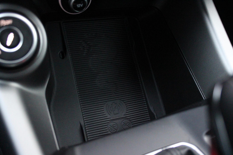 Alfa Romeo Tonale 1.3T PHEV 280PK VELOCE Q4 | PANORAMISCH SCHUIF / KANTELDAK | LEDEREN BEKLEDING | VOORSTOELEN / STUUR VERWARMD | VOORSTOELEN GEVENTILEERD | VOORSTOELEN ELEKTRISCH VERSTELBAAR | DRAADLOOS APPLE CARPLAY / ANDROID AUTO | 360° CAMERA | AUTOMATISCH DIMMENDE BUITENSPIEGELS | 20"INCH LICHTMETALEN VELGEN | ADAPTIVE CRUISE CONTROL | KEYLESS ENTRY / START | ELEKTRISCH BEDIENBARE ACHTERKLEP | DRAADLOZE TELEFOONLADER | AMBIENT LIGHTING | DONKERE HEMELBEKLEDING | SCHAKELFLIPPERS AAN HET STUUR | VERWARMDE RUITENSPROEIERS |