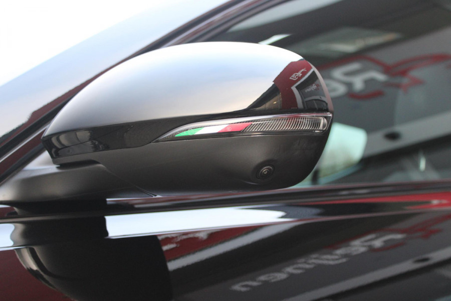 Alfa Romeo Tonale 1.3T PHEV 280PK VELOCE Q4 | PANORAMISCH SCHUIF / KANTELDAK | LEDEREN BEKLEDING | VOORSTOELEN / STUUR VERWARMD | VOORSTOELEN GEVENTILEERD | VOORSTOELEN ELEKTRISCH VERSTELBAAR | DRAADLOOS APPLE CARPLAY / ANDROID AUTO | 360° CAMERA | AUTOMATISCH DIMMENDE BUITENSPIEGELS | 20"INCH LICHTMETALEN VELGEN | ADAPTIVE CRUISE CONTROL | KEYLESS ENTRY / START | ELEKTRISCH BEDIENBARE ACHTERKLEP | DRAADLOZE TELEFOONLADER | AMBIENT LIGHTING | DONKERE HEMELBEKLEDING | SCHAKELFLIPPERS AAN HET STUUR | VERWARMDE RUITENSPROEIERS |