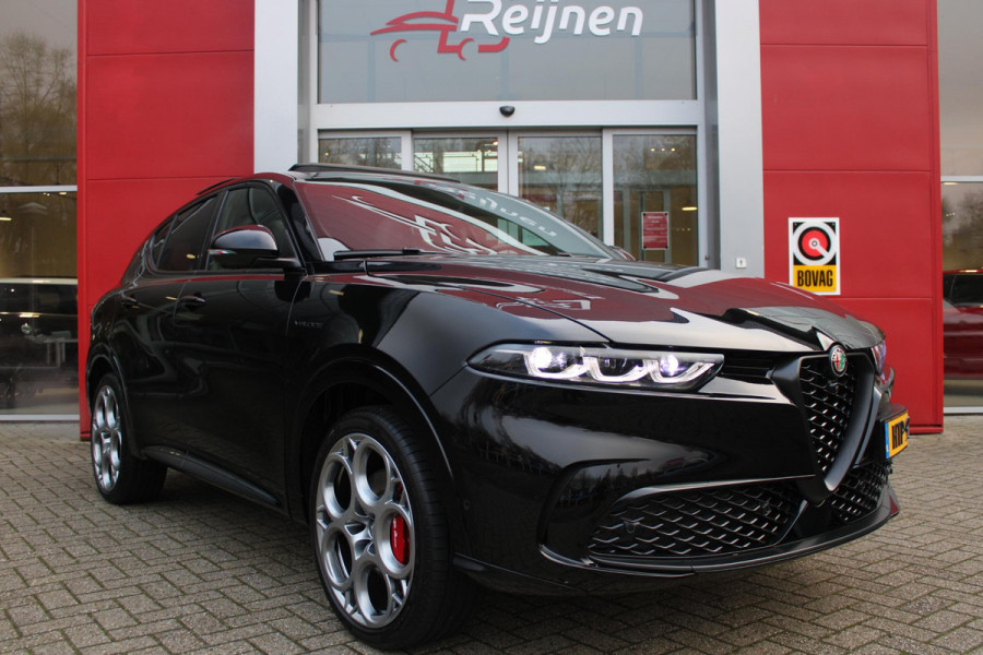 Alfa Romeo Tonale 1.3T PHEV 280PK VELOCE Q4 | PANORAMISCH SCHUIF / KANTELDAK | LEDEREN BEKLEDING | VOORSTOELEN / STUUR VERWARMD | VOORSTOELEN GEVENTILEERD | VOORSTOELEN ELEKTRISCH VERSTELBAAR | DRAADLOOS APPLE CARPLAY / ANDROID AUTO | 360° CAMERA | AUTOMATISCH DIMMENDE BUITENSPIEGELS | 20"INCH LICHTMETALEN VELGEN | ADAPTIVE CRUISE CONTROL | KEYLESS ENTRY / START | ELEKTRISCH BEDIENBARE ACHTERKLEP | DRAADLOZE TELEFOONLADER | AMBIENT LIGHTING | DONKERE HEMELBEKLEDING | SCHAKELFLIPPERS AAN HET STUUR | VERWARMDE RUITENSPROEIERS |