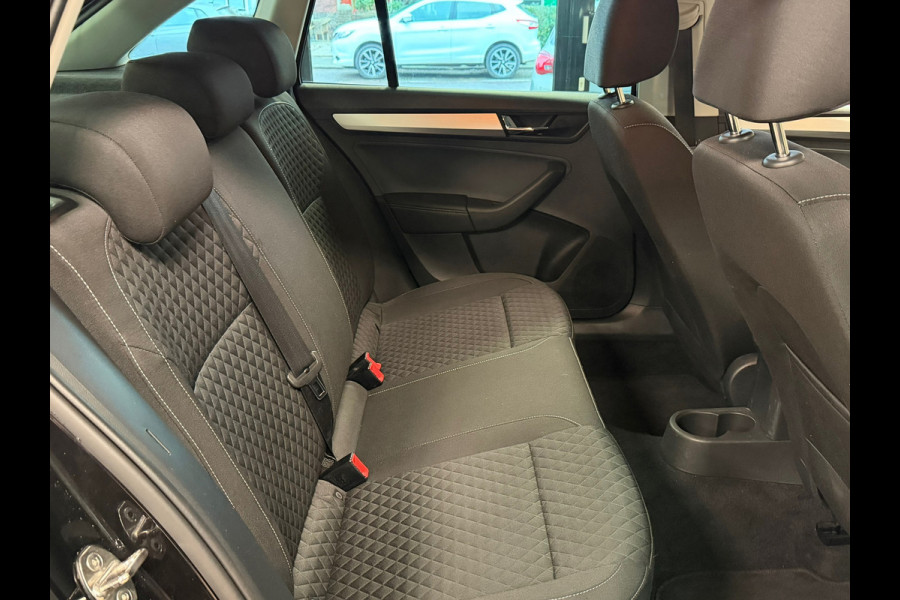 Škoda Rapid Spaceback 1.0 TSI Greentech Drive AUT. TREKHAAK CRUISE CONTROL PARKEERSENSOREN NAVI STOELVERWARMING