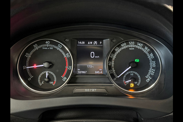 Škoda Rapid Spaceback 1.0 TSI Greentech Drive AUT. TREKHAAK CRUISE CONTROL PARKEERSENSOREN NAVI STOELVERWARMING