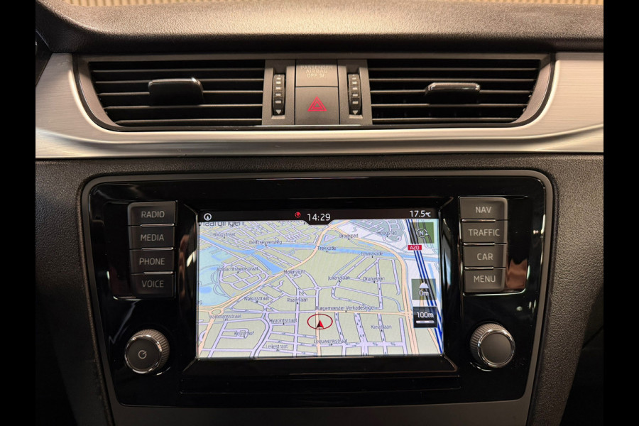 Škoda Rapid Spaceback 1.0 TSI Greentech Drive AUT. TREKHAAK CRUISE CONTROL PARKEERSENSOREN NAVI STOELVERWARMING