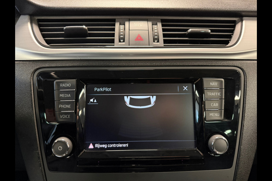 Škoda Rapid Spaceback 1.0 TSI Greentech Drive AUT. TREKHAAK CRUISE CONTROL PARKEERSENSOREN NAVI STOELVERWARMING