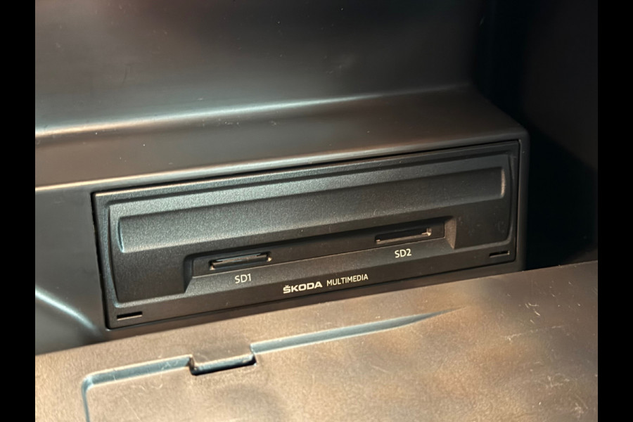 Škoda Rapid Spaceback 1.0 TSI Greentech Drive AUT. TREKHAAK CRUISE CONTROL PARKEERSENSOREN NAVI STOELVERWARMING