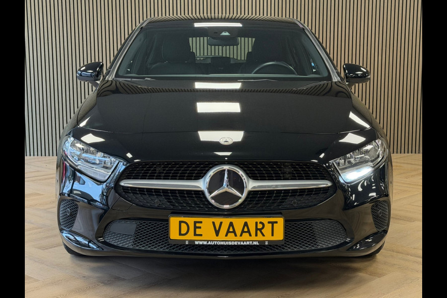 Mercedes-Benz A-Klasse 180 Business Solution AUT. PARKEERSENSOREN VOOR EN ACHTER CRUISE CONTROL STOELVERWARMING NAVI LDER