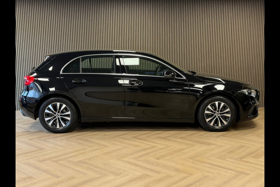 Mercedes-Benz A-Klasse 180 Business Solution AUT. PARKEERSENSOREN VOOR EN ACHTER CRUISE CONTROL STOELVERWARMING NAVI LDER