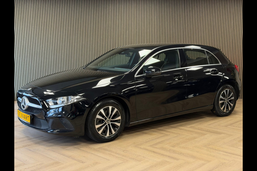 Mercedes-Benz A-Klasse 180 Business Solution AUT. PARKEERSENSOREN VOOR EN ACHTER CRUISE CONTROL STOELVERWARMING NAVI LDER