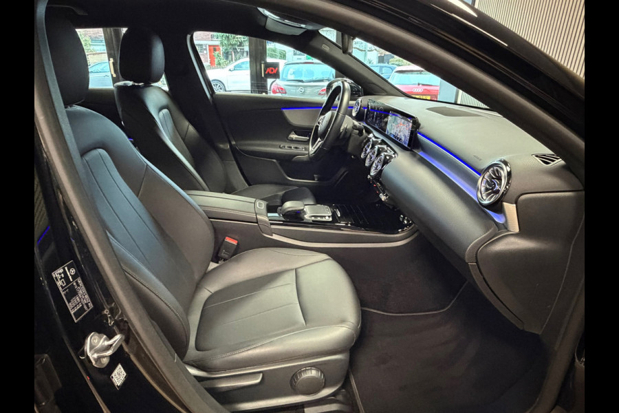 Mercedes-Benz A-Klasse 180 Business Solution AUT. PARKEERSENSOREN VOOR EN ACHTER CRUISE CONTROL STOELVERWARMING NAVI LDER