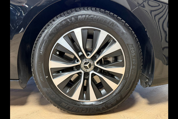 Mercedes-Benz A-Klasse 180 Business Solution AUT. PARKEERSENSOREN VOOR EN ACHTER CRUISE CONTROL STOELVERWARMING NAVI LDER