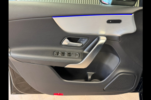 Mercedes-Benz A-Klasse 180 Business Solution AUT. PARKEERSENSOREN VOOR EN ACHTER CRUISE CONTROL STOELVERWARMING NAVI LDER