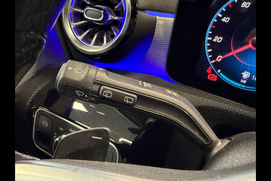 Mercedes-Benz A-Klasse 180 Business Solution AUT. PARKEERSENSOREN VOOR EN ACHTER CRUISE CONTROL STOELVERWARMING NAVI LDER