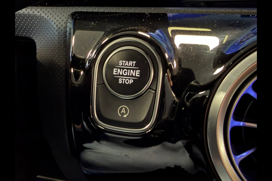 Mercedes-Benz A-Klasse 180 Business Solution AUT. PARKEERSENSOREN VOOR EN ACHTER CRUISE CONTROL STOELVERWARMING NAVI LDER