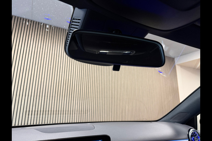 Mercedes-Benz A-Klasse 180 Business Solution AUT. PARKEERSENSOREN VOOR EN ACHTER CRUISE CONTROL STOELVERWARMING NAVI LDER