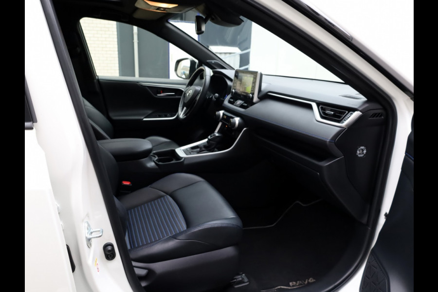 Toyota RAV4 2.5 Hybrid Bi-Tone | Panoramadak | JBL Audio | Treeplanken